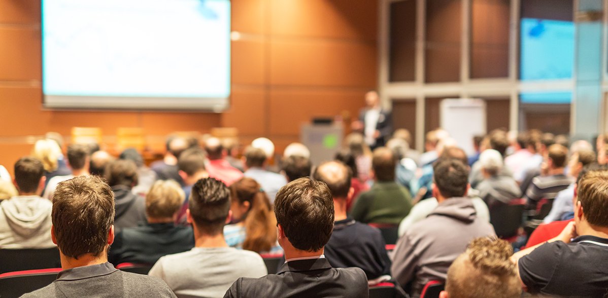 Publikum im Konferenzsaal