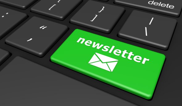 Computer-Tastatur mit einer grünen Taste - Newsletter